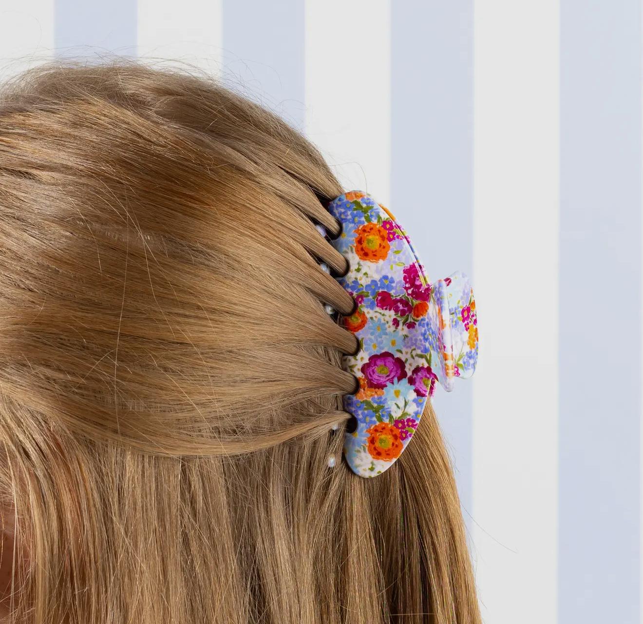 Painted petals claw clip