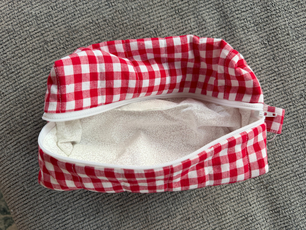 Gingham makeup bag- Red